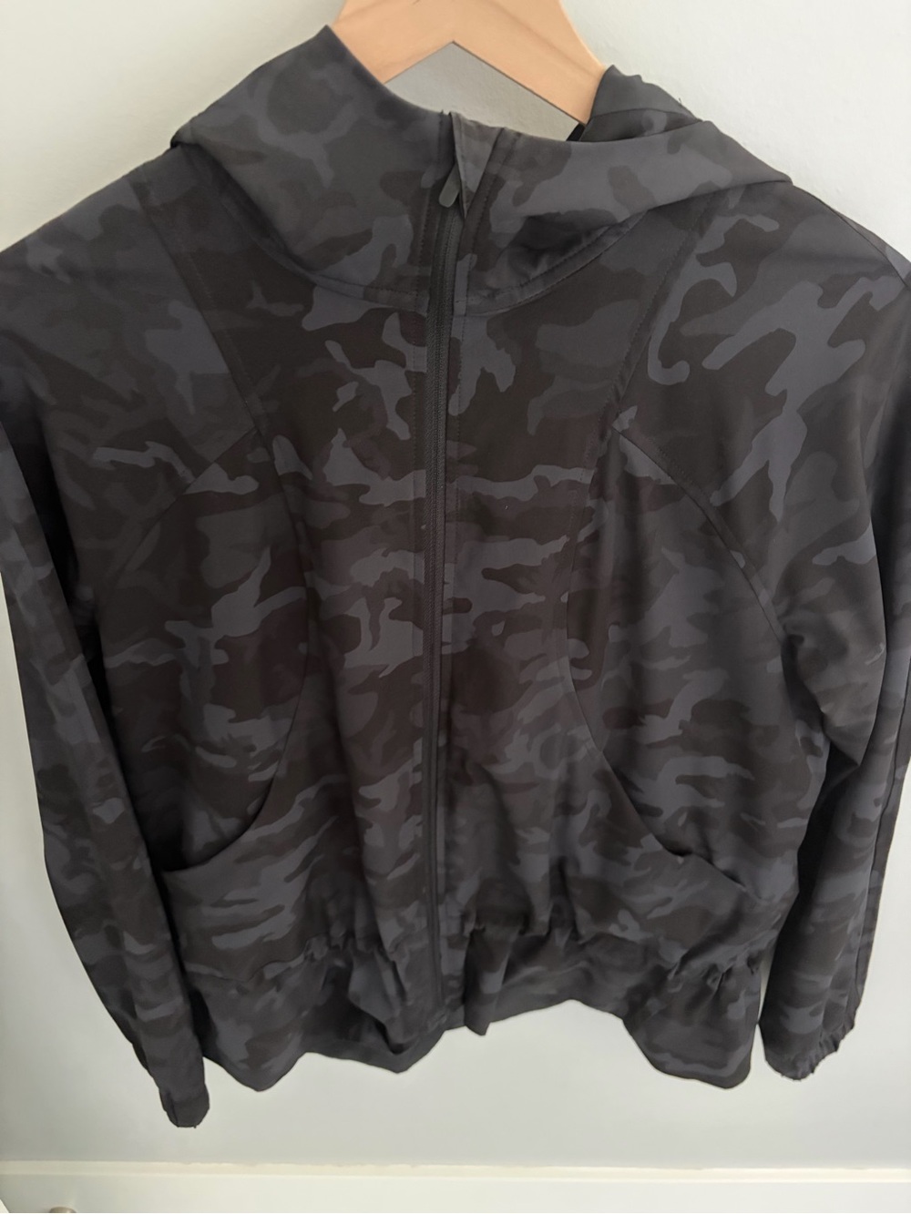 Lululemon Pack It Up Black Camo Zip lightweight jacket